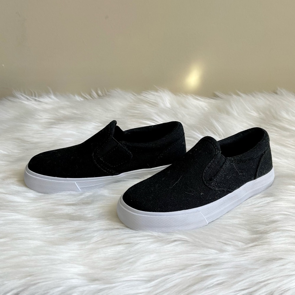 NWOT Children’s Place Black Slip On shoes - Picture 4 of 7